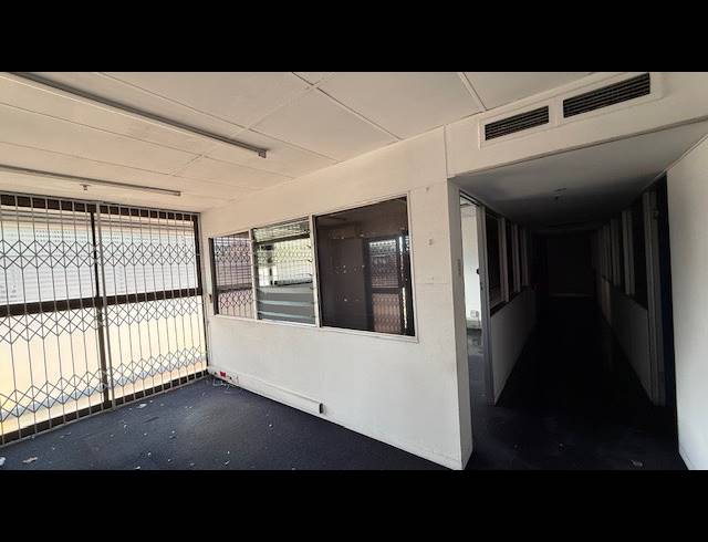 1,943M² WAREHOUSE TO LET IN SPRINGFIELD PARK